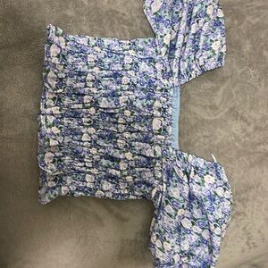 I am selling a purple laven flora top with babydoll sleeves!